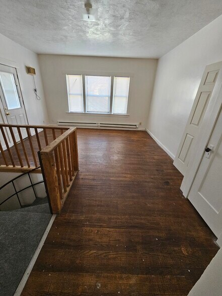 Building Photo - 310 6th St