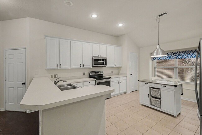 Building Photo - 1707 Briarhollow Dr