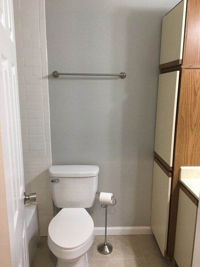 Building Photo - UT PRE LEASE: Updated 2 BR / 2 BA West Cam...