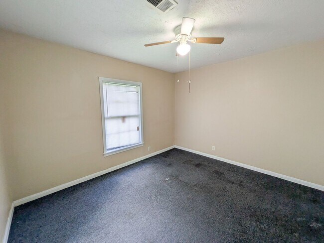 Building Photo - 3350 Cherry Dr