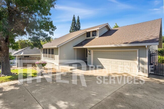 Building Photo - 8627 Blythe Ave