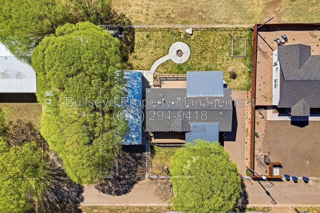 Building Photo - 313-East 1/2 E 1/2 St N