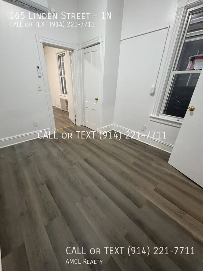 Building Photo - 165 Linden St