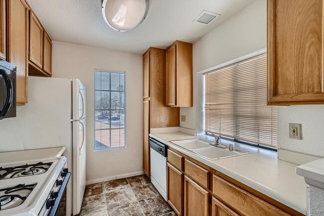 Building Photo - Central Spring Valley Condo Close to Shopping and Parks