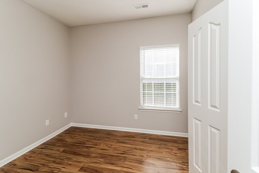 Building Photo - 110 Peterborough Dr