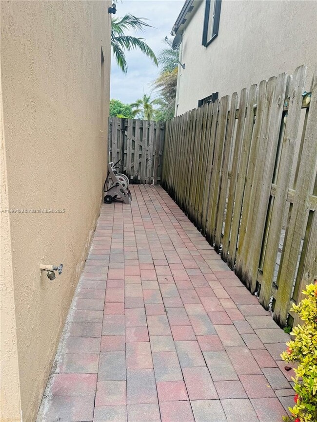 Building Photo - 25001 SW 118 Ct