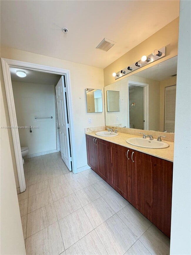 Building Photo - 2425 SW 27th Ave