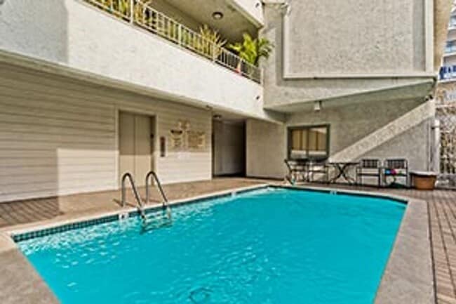 Building Photo - 1140 Alta Loma Rd