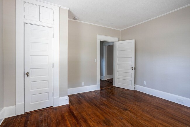 Building Photo - 20 Marion Ave