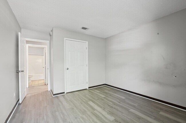 Building Photo - 455 Stara Cir