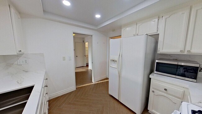 Building Photo - 27 Columbus