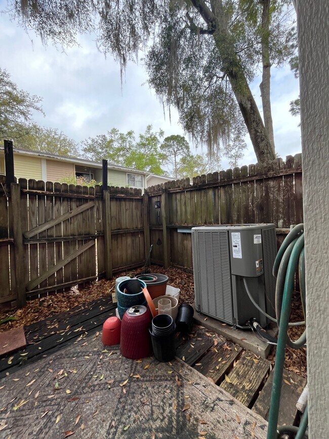 Building Photo - 2206 SW 39 Dr