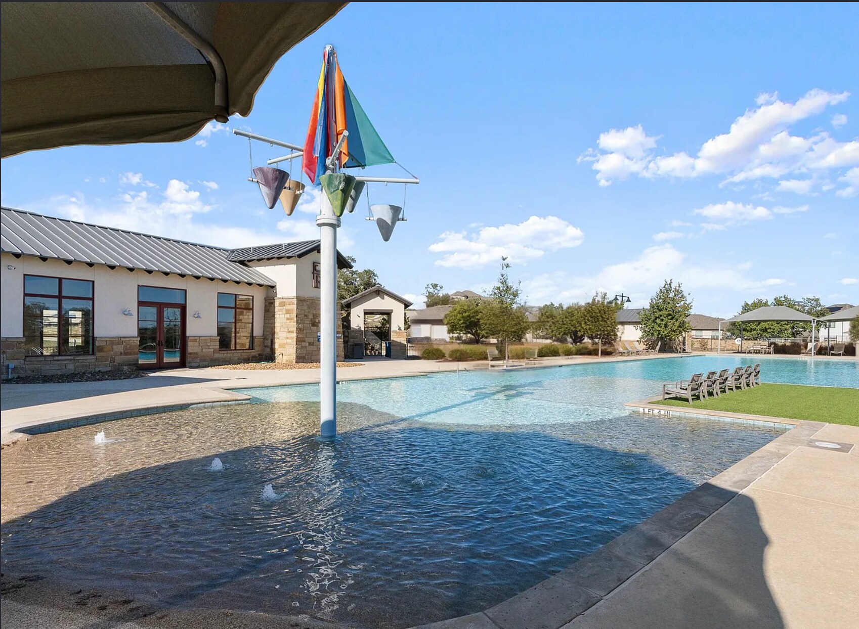 pool with splashed area - 32132 Morels Ave