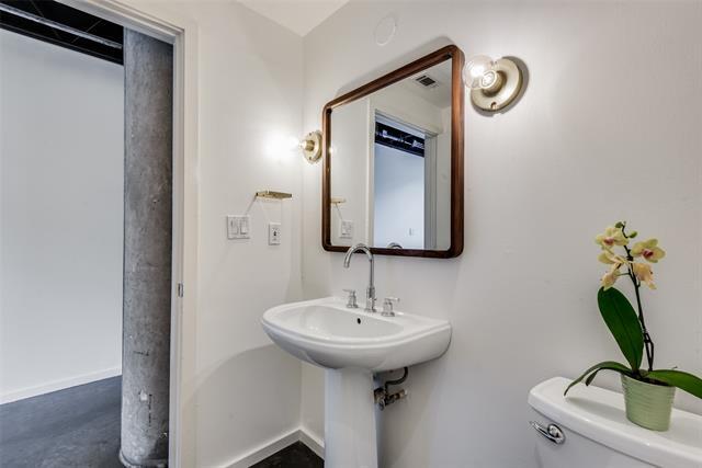 Building Photo - 3110 Thomas Ave