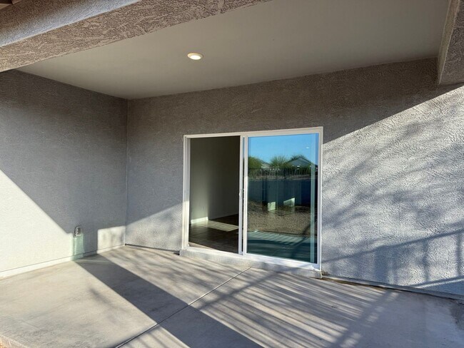 Building Photo - 1086 W Avalon Canyon Dr