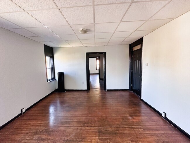 Building Photo - 111-115 Lyell