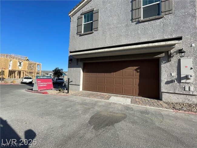 Building Photo - 645 Bellus Pl