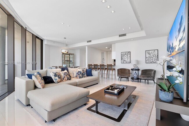 Building Photo - 17475 Collins Ave