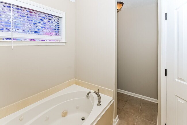 Building Photo - 1236 Biloxi St