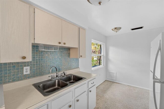 Building Photo - 2248 Browning St