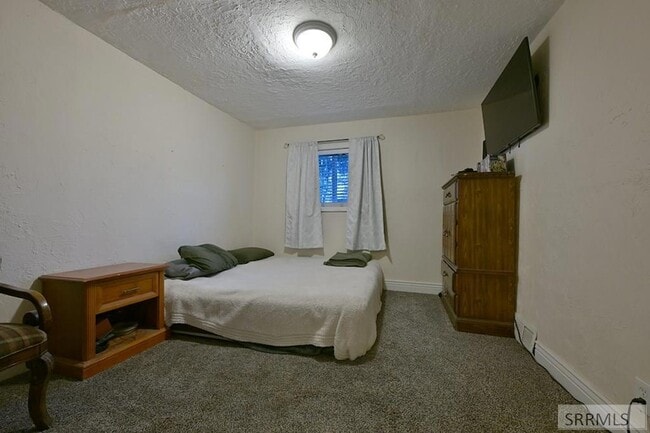 Building Photo - 425 2nd St