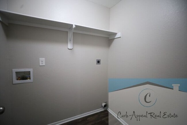 Building Photo - Move in special $900!! Spacious 4 bed, 2 bath home - Nettleton