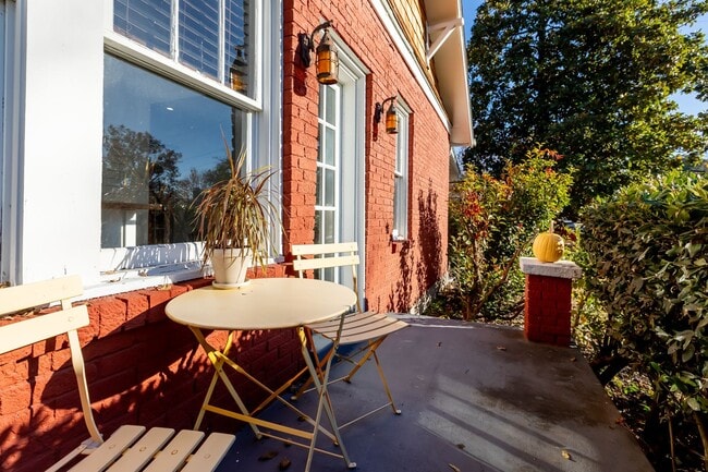 Building Photo - Rare historic East Nashville bungalow for rent; 4 Beds 3 Baths, 1,806 SqFt, fenced yard