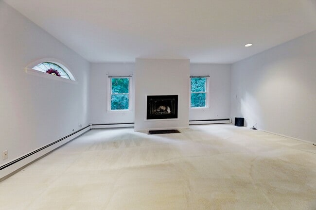 Building Photo - 24 Merrifield Way