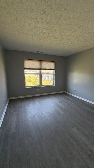 Building Photo - 4676 Court Yard Dr