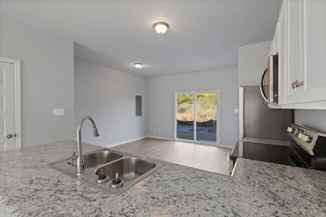 Building Photo - Townhouse For Rent in Holly Ridge