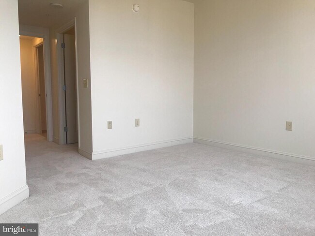 Building Photo - 11760 Sunrise Valley Dr