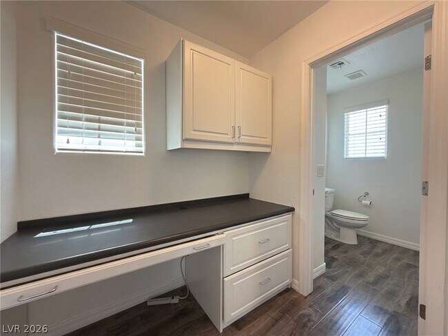 Building Photo - 372 Ambitious St