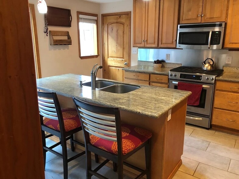 Building Photo - 1002 N 5th St