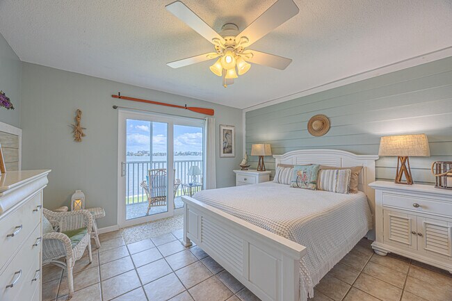 Building Photo - 1516 S Lakeside Dr