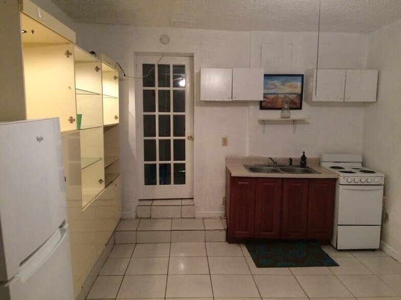 Building Photo - 19541 NW 7th Ct