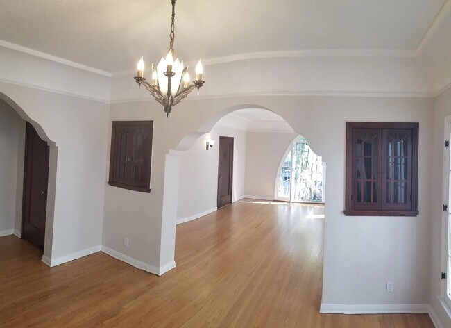 Building Photo - 341 N Curson Ave