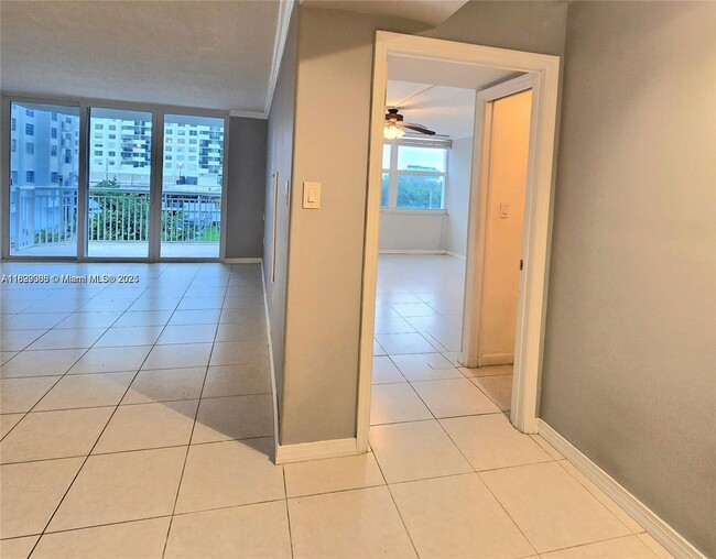 Building Photo - 18071 Biscayne Blvd