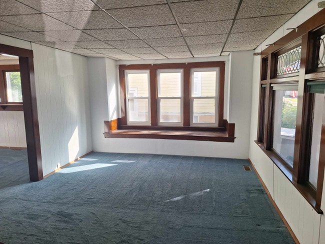 Building Photo - 34 Roosevelt Ave