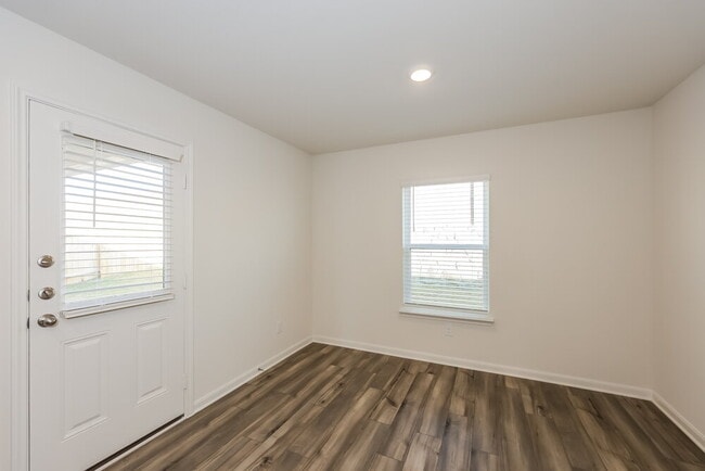 Building Photo - 1301 Redpine Dr