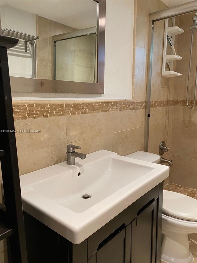 Building Photo - 9373 Fontainebleau Blvd