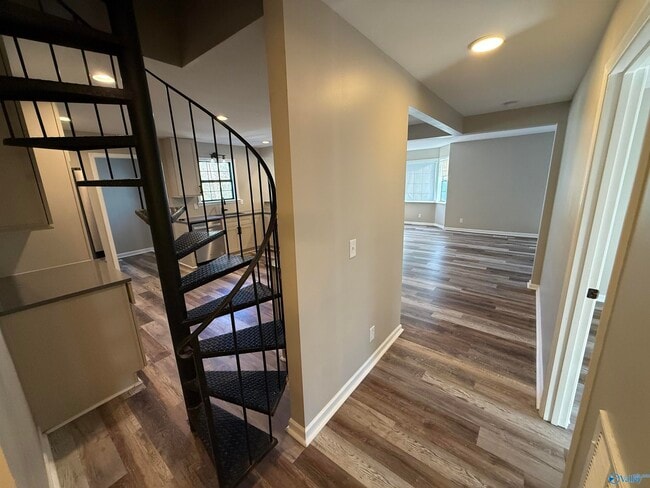 Building Photo - 2665 Dunlap Ave