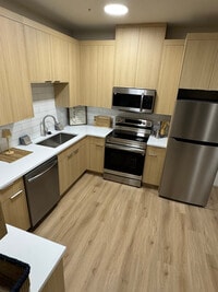 Building Photo - 6110 NE Willow St