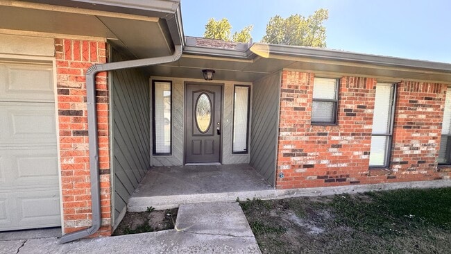 Building Photo - 812 SE 15th St