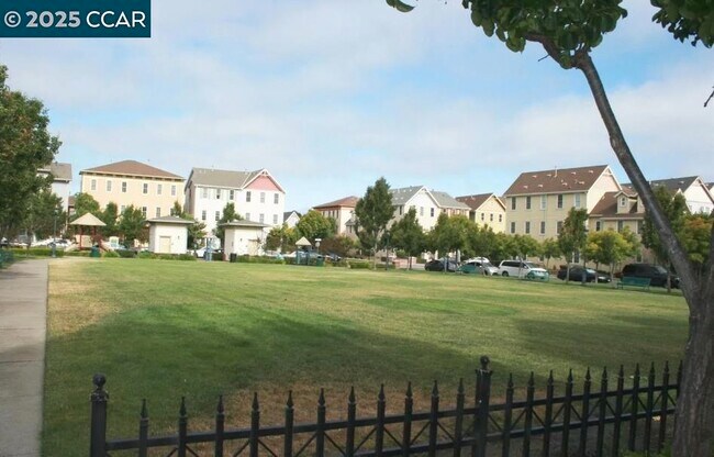 Building Photo - 2015 De Anza Ln