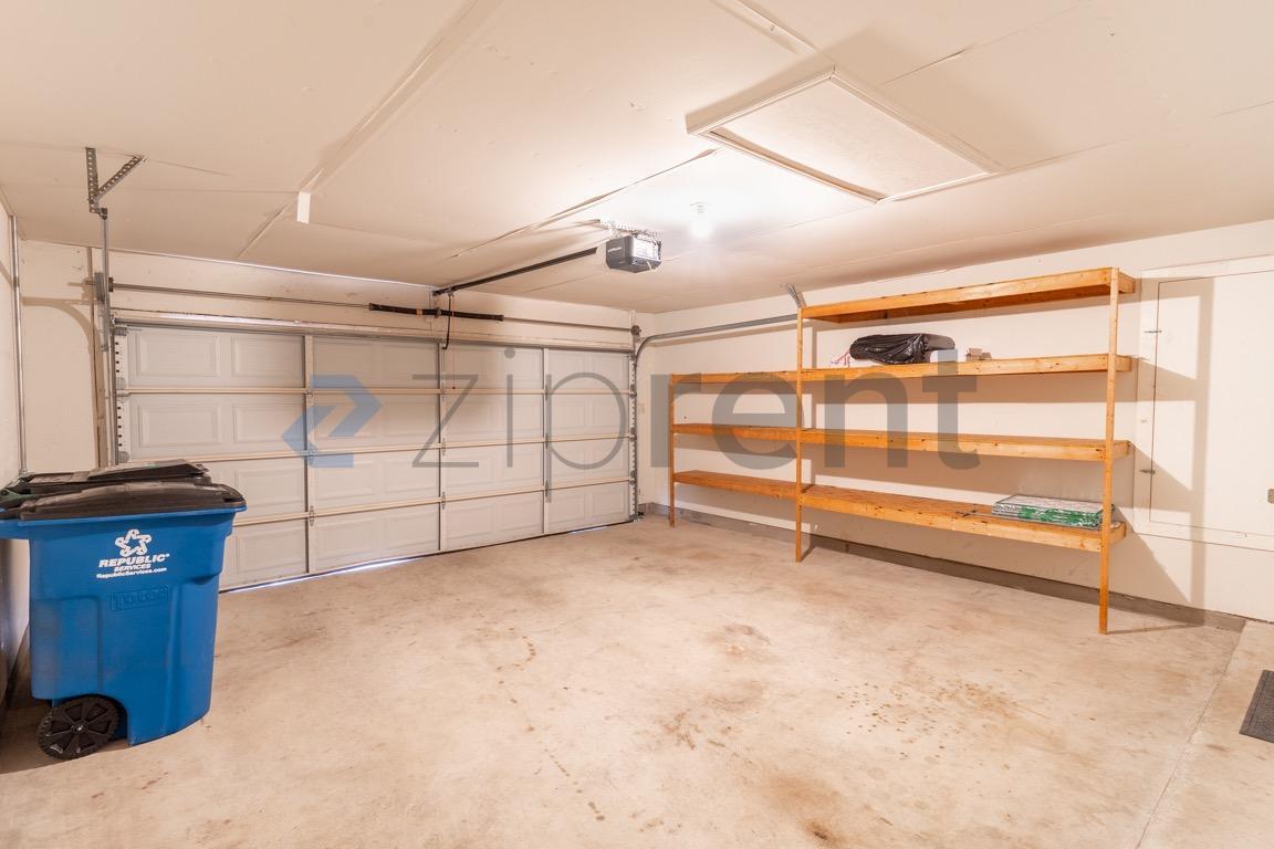 Building Photo - Unit