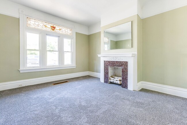 Building Photo - AVAILABLE AUGUST 2026 - Spacious Renovated 4 Bedroom, 1.5 Bath Home w/ AC!