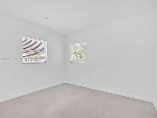 Building Photo - 545 NE 64th St