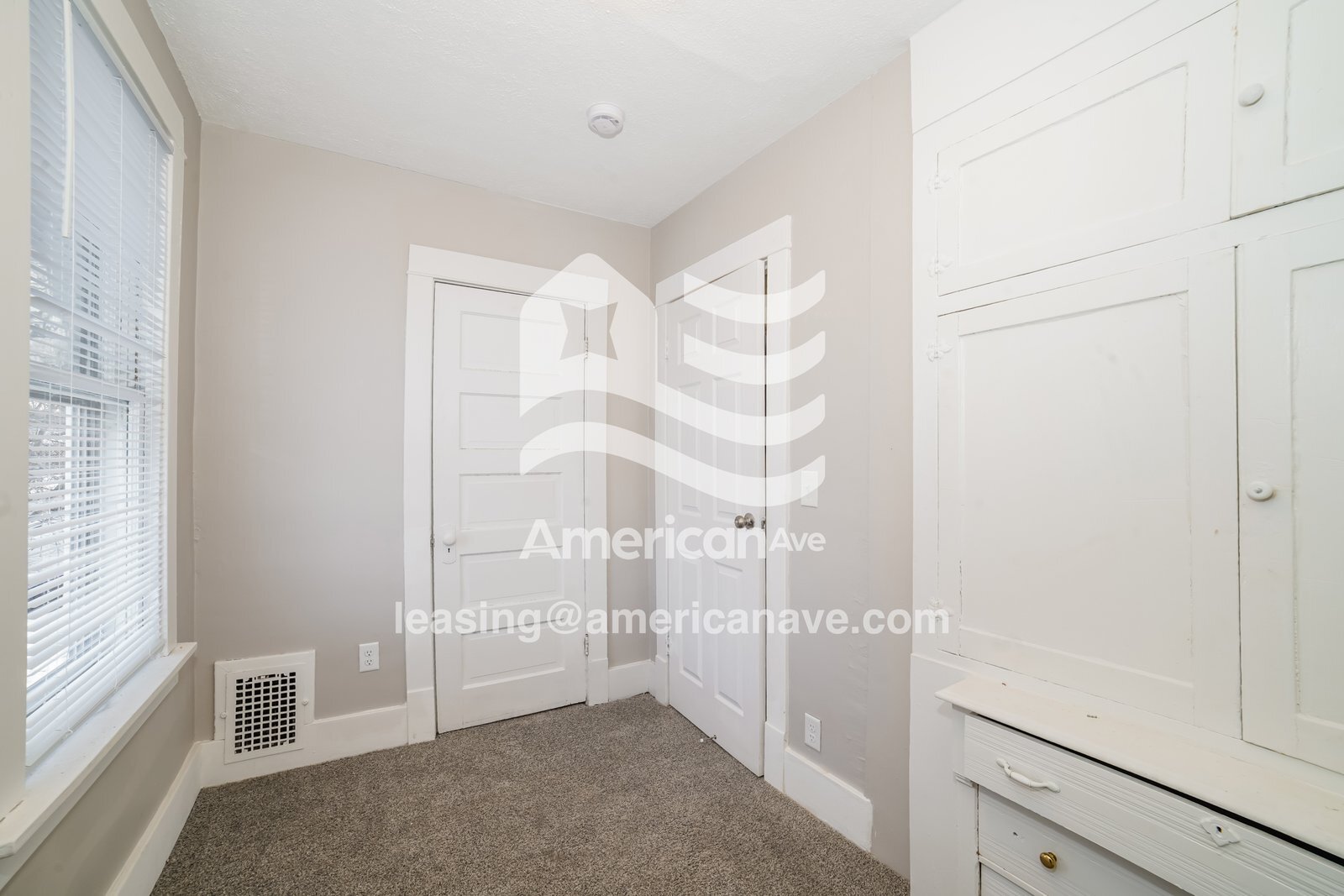 Building Photo - 1946 N Sheridan Rd