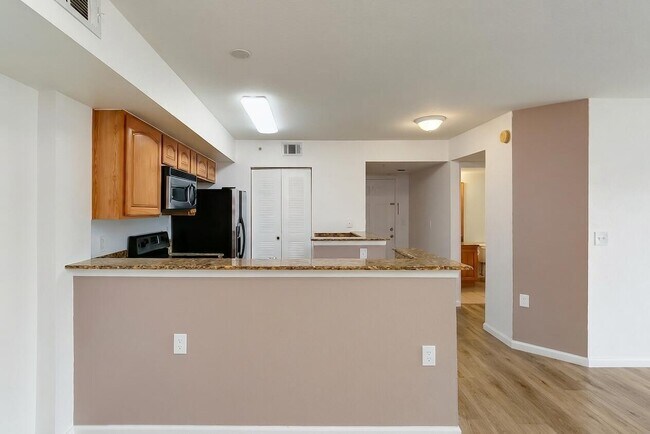 Building Photo - 281 SW Palm Dr