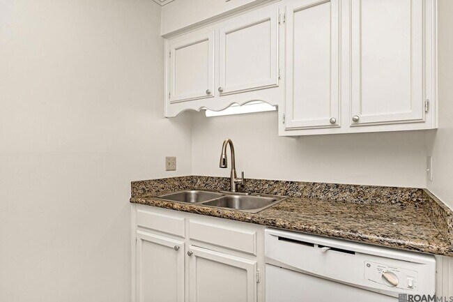 Building Photo - 5243 Butter Creek Ln